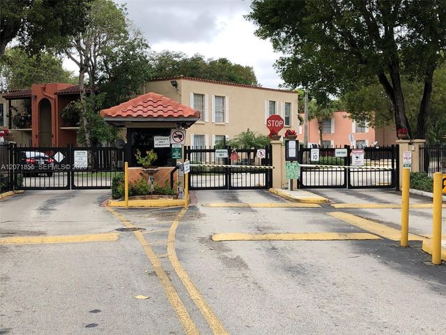 10740 N Kendall Drive L-14, Miami, FL 33176