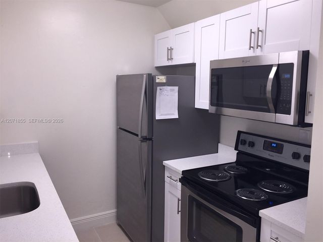 10740 N Kendall Drive L-14, Miami, FL 33176