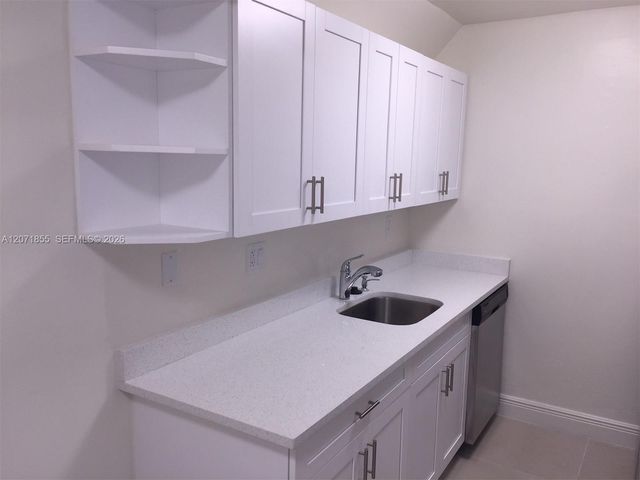 10740 N Kendall Drive L-14, Miami, FL 33176