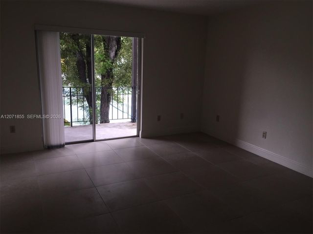 10740 N Kendall Drive L-14, Miami, FL 33176