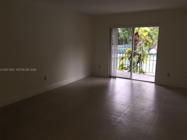 10740 N Kendall Drive L-14, Miami, FL 33176