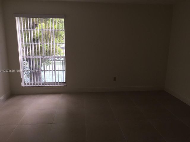 10740 N Kendall Drive L-14, Miami, FL 33176