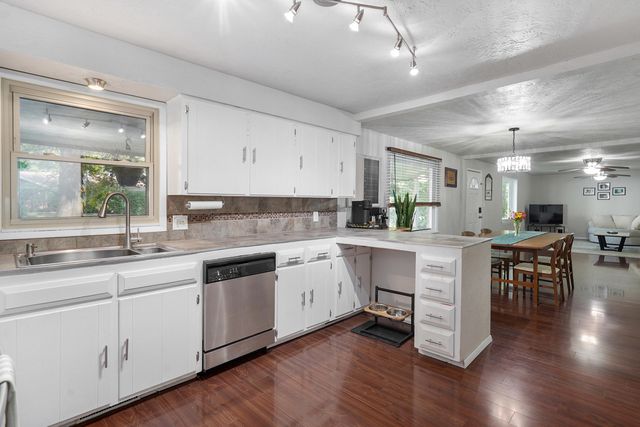 3442 S Carriage Avenue, Springfield, MO 65809