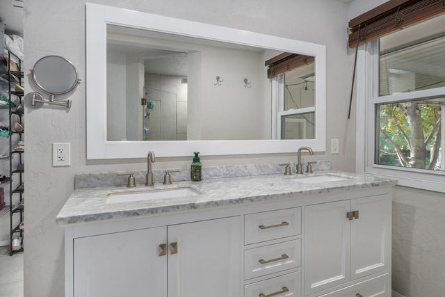 3442 S Carriage Avenue, Springfield, MO 65809