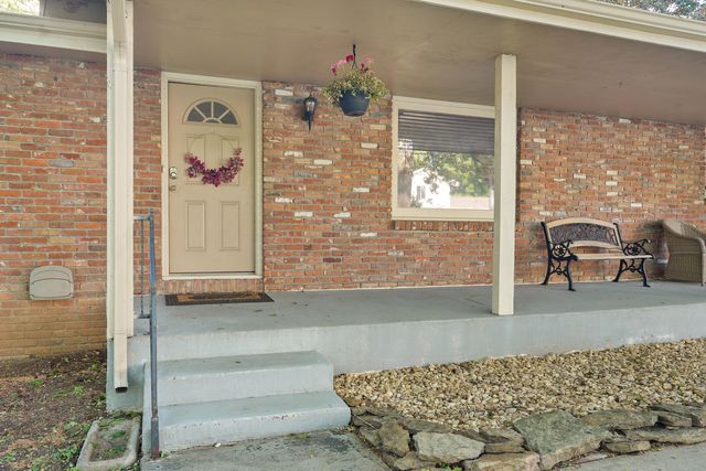 3442 S Carriage Avenue, Springfield, MO 65809
