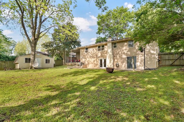 3442 S Carriage Avenue, Springfield, MO 65809