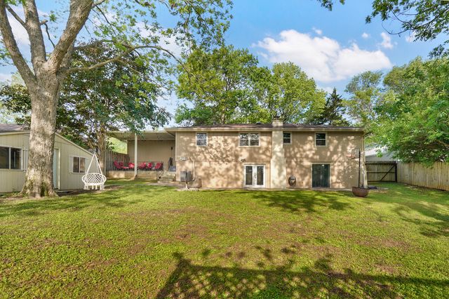 3442 S Carriage Avenue, Springfield, MO 65809