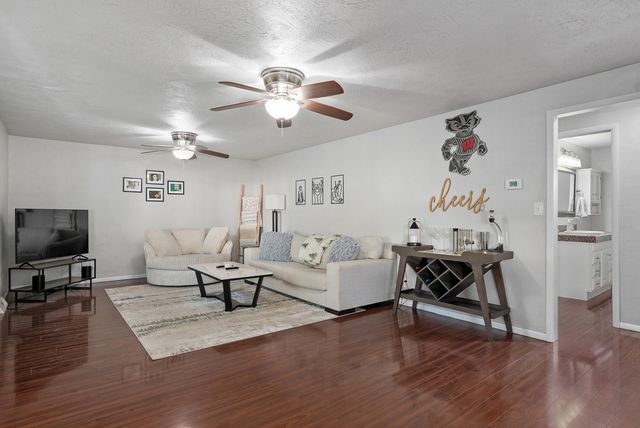 3442 S Carriage Avenue, Springfield, MO 65809