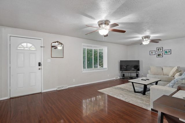 3442 S Carriage Avenue, Springfield, MO 65809