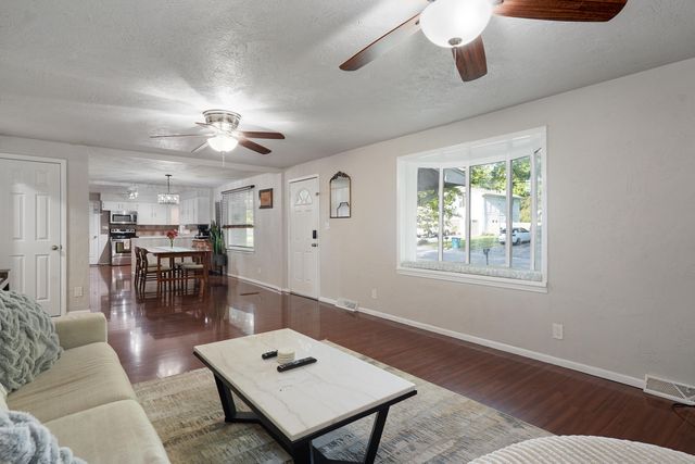 3442 S Carriage Avenue, Springfield, MO 65809