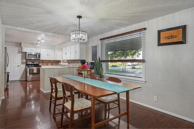 3442 S Carriage Avenue, Springfield, MO 65809