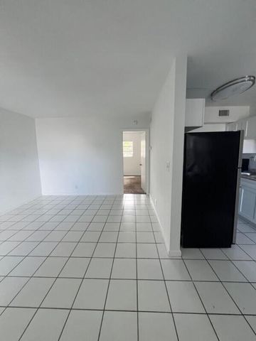 371 Sunshine Drive H2, Coconut Creek, FL 33066