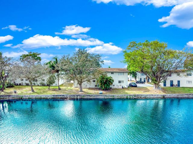 371 Sunshine Drive H2, Coconut Creek, FL 33066