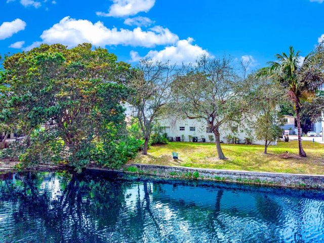 371 Sunshine Drive H2, Coconut Creek, FL 33066