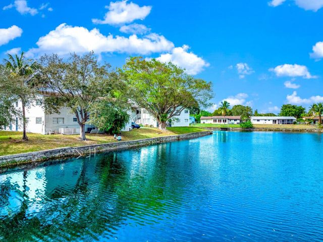 371 Sunshine Drive H2, Coconut Creek, FL 33066