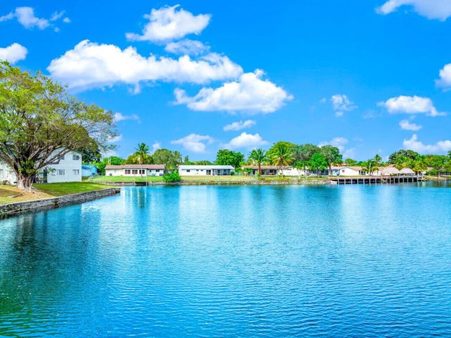 371 Sunshine Drive H2, Coconut Creek, FL 33066