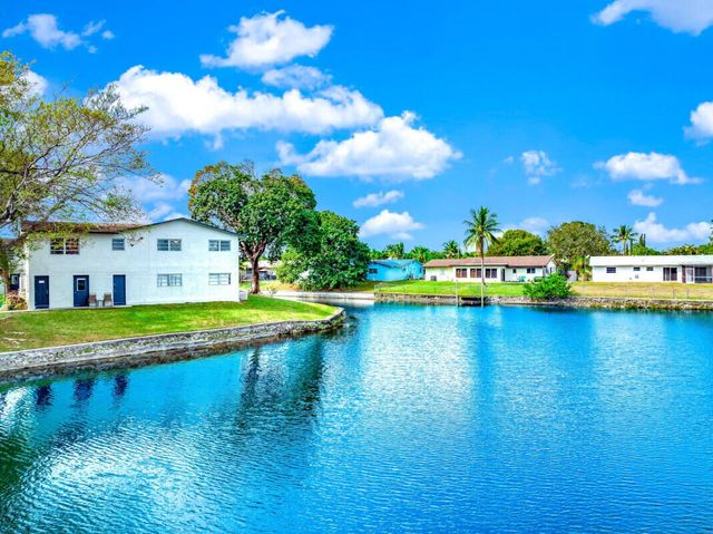 371 Sunshine Drive H2, Coconut Creek, FL 33066