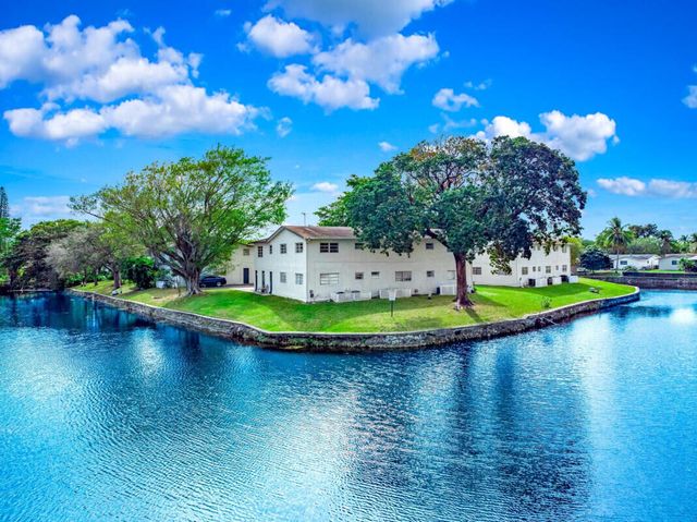 371 Sunshine Drive H2, Coconut Creek, FL 33066