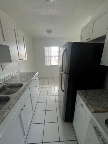 371 Sunshine Drive H2, Coconut Creek, FL 33066