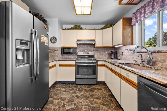 5135 Virgie Lane, West Bloomfield Charter Township, MI 48324
