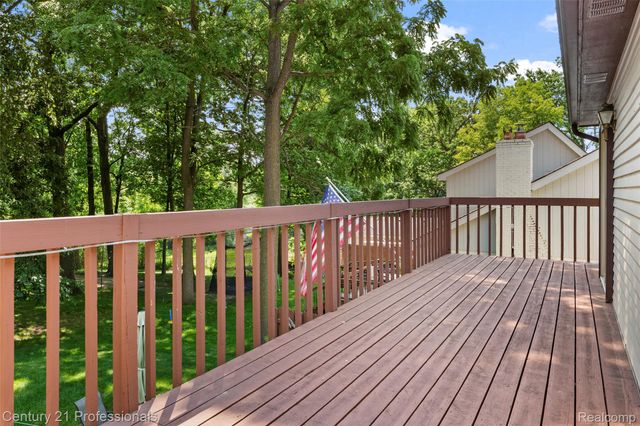 5135 Virgie Lane, West Bloomfield Charter Township, MI 48324