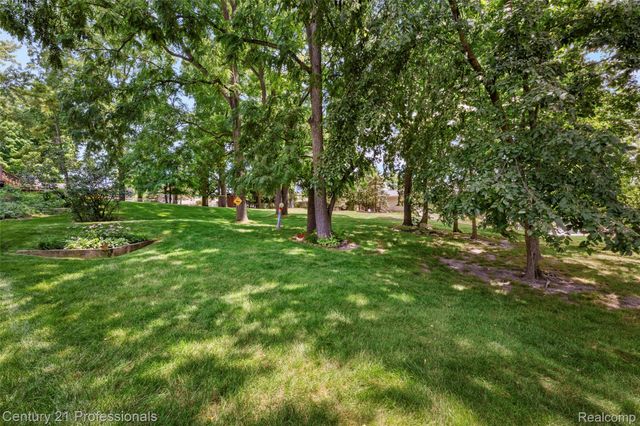 5135 Virgie Lane, West Bloomfield Charter Township, MI 48324