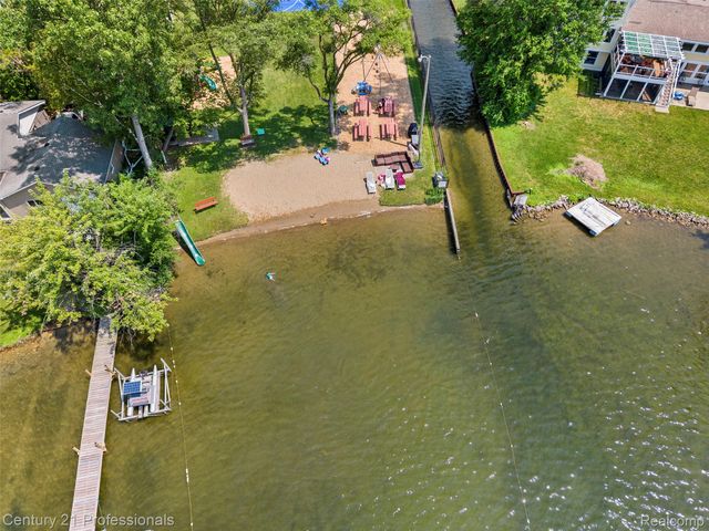 5135 Virgie Lane, West Bloomfield Charter Township, MI 48324