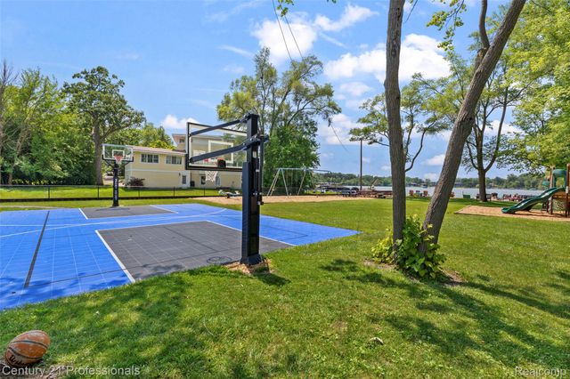 5135 Virgie Lane, West Bloomfield Charter Township, MI 48324