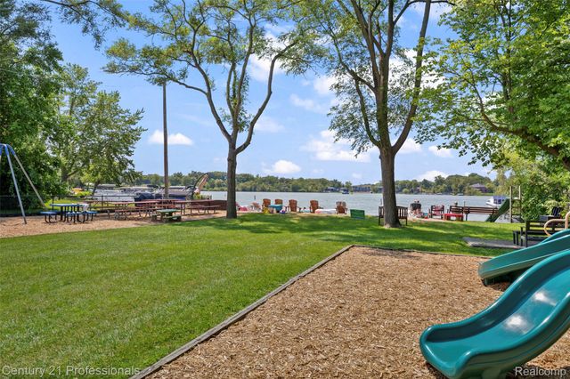 5135 Virgie Lane, West Bloomfield Charter Township, MI 48324