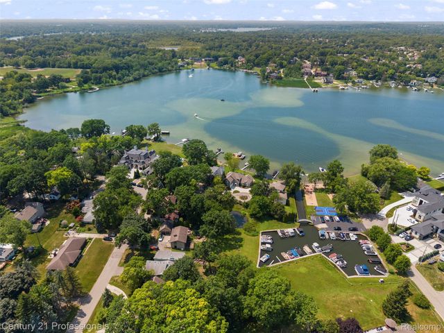 5135 Virgie Lane, West Bloomfield Charter Township, MI 48324