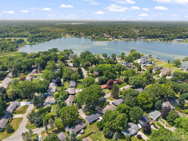 5135 Virgie Lane, West Bloomfield Charter Township, MI 48324