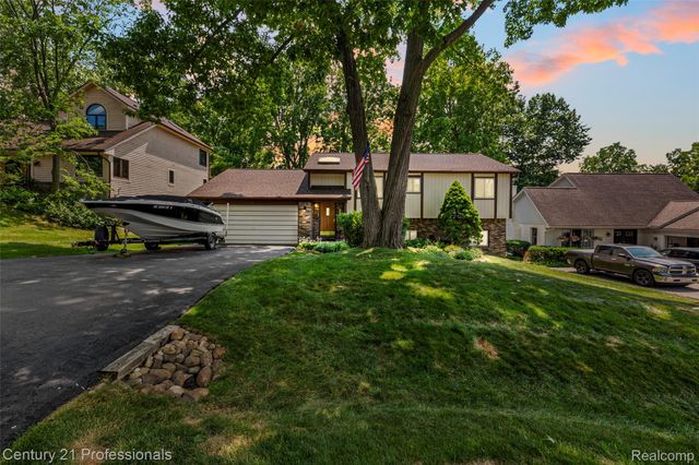5135 Virgie Lane, West Bloomfield Charter Township, MI 48324