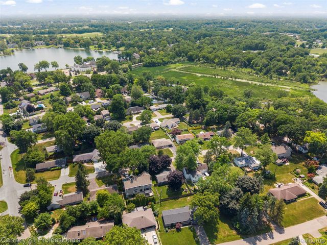 5135 Virgie Lane, West Bloomfield Charter Township, MI 48324