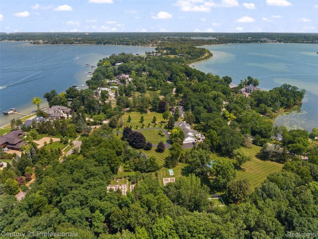 5135 Virgie Lane, West Bloomfield Charter Township, MI 48324