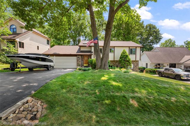 5135 Virgie Lane, West Bloomfield Charter Township, MI 48324