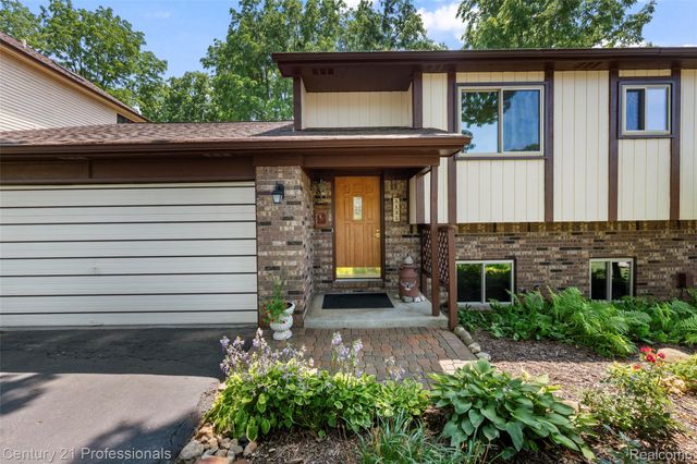 5135 Virgie Lane, West Bloomfield Charter Township, MI 48324