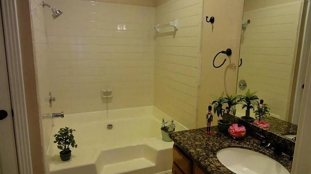 17465 Red Oak Drive 7465, Houston, TX 77090