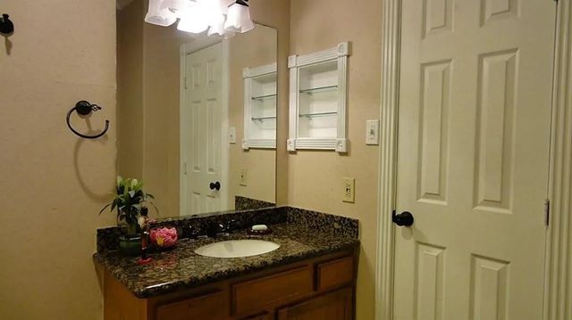 17465 Red Oak Drive 7465, Houston, TX 77090