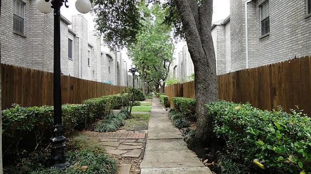 17465 Red Oak Drive 7465, Houston, TX 77090