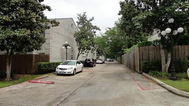 17465 Red Oak Drive 7465, Houston, TX 77090