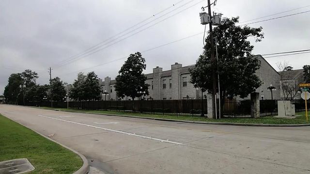 17465 Red Oak Drive 7465, Houston, TX 77090