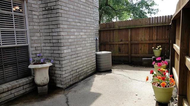 17465 Red Oak Drive 7465, Houston, TX 77090