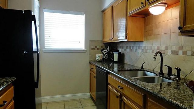 17465 Red Oak Drive 7465, Houston, TX 77090