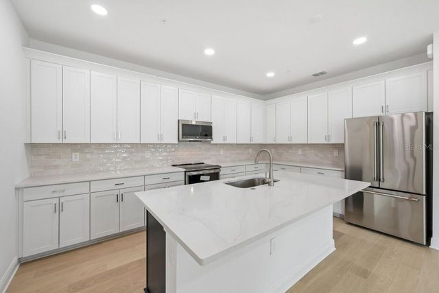 17823 BROADLEAF LOOP, Venice, FL 34293
