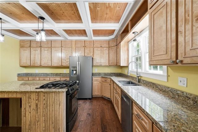 135 Grogan Road NE, White, GA 30184