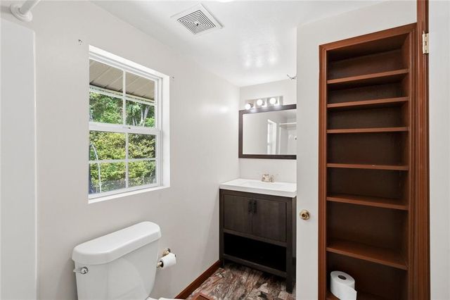 135 Grogan Road NE, White, GA 30184