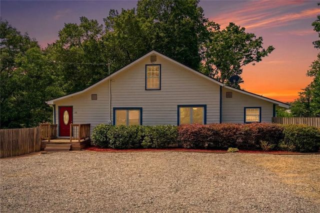 135 Grogan Road NE, White, GA 30184
