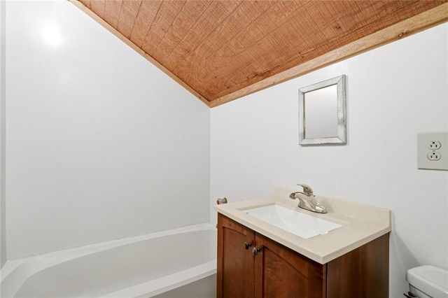 135 Grogan Road NE, White, GA 30184