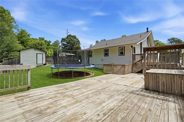 135 Grogan Road NE, White, GA 30184