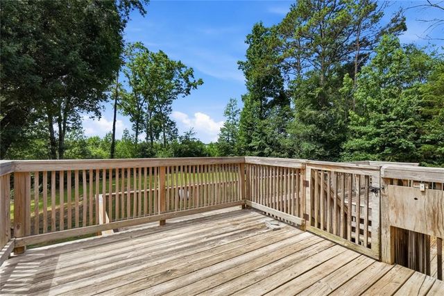 135 Grogan Road NE, White, GA 30184